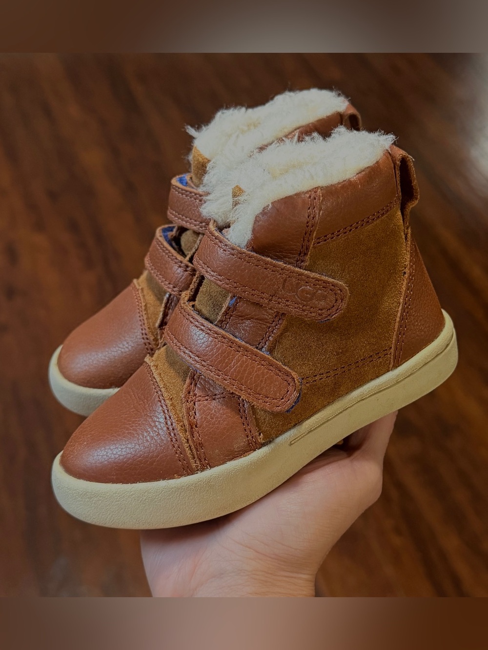 UGG Rennon II Toddler Boots Chestnut Size 7 Sherpa Lined leather sneakers
